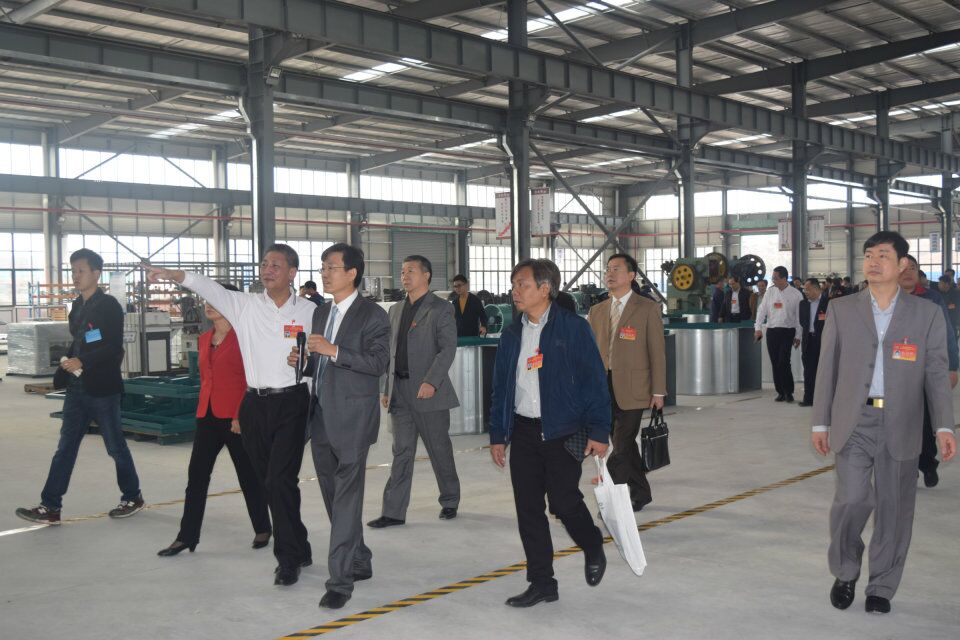 قام CPPCC بزيارة مصنع COMIFO